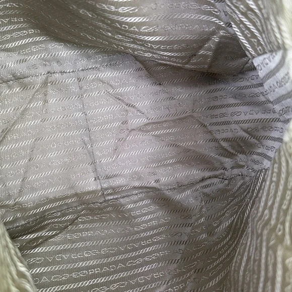 💥PRADA - Silver Metallic Vitello Daino Leather Shoulder Bag BN1346 - 136U894 - Picture 15 of 17